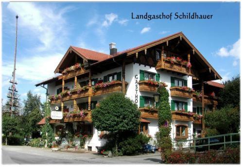 Hotel Landgasthof Zum Schildhauer Halfing Extérieur photo